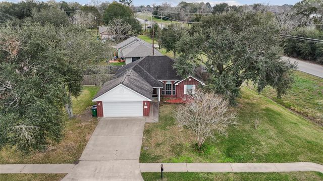 1140 Thomas Drive, Angleton, TX 77515