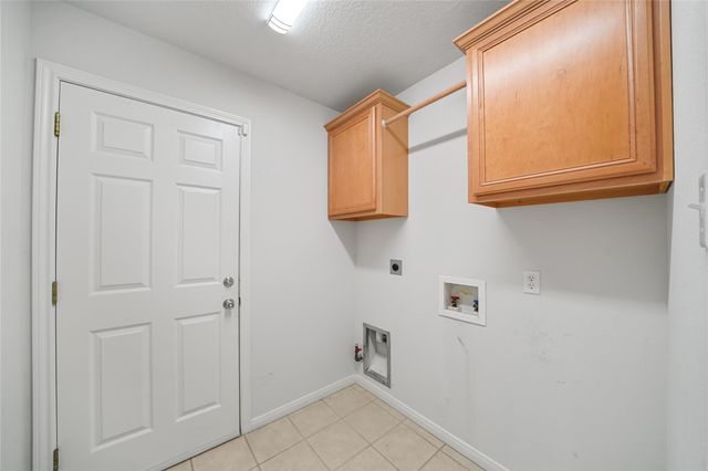 1140 Thomas Drive, Angleton, TX 77515