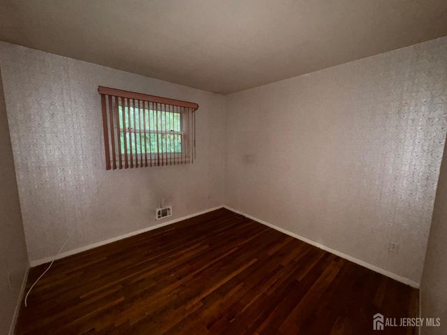 27 Frieda Lane, Colonia, NJ 07067