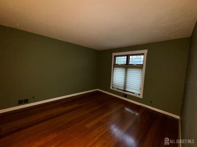 27 Frieda Lane, Colonia, NJ 07067