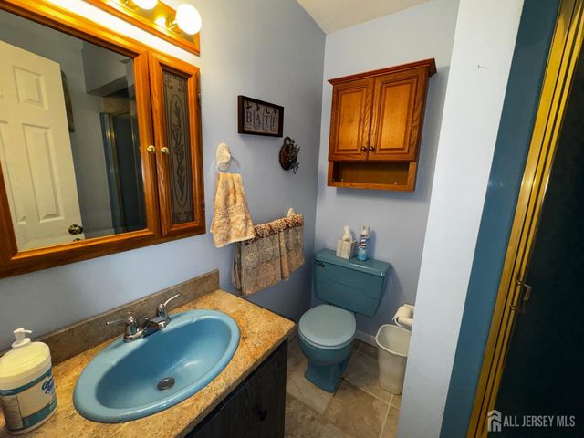 27 Frieda Lane, Colonia, NJ 07067