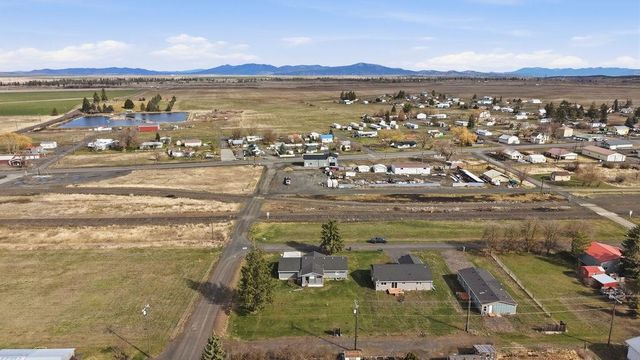 295 SW Railroad Ave, Creston, WA 99117