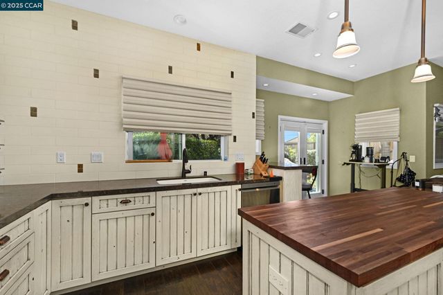 5233 Boulder Ct, Concord, CA 94521