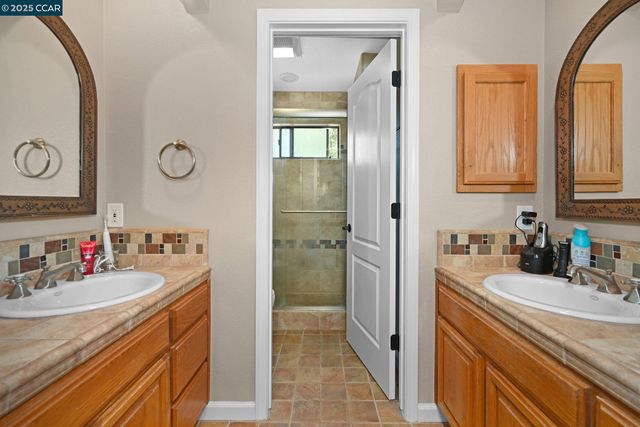 5233 Boulder Ct, Concord, CA 94521