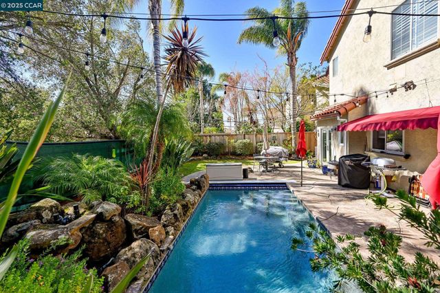 5233 Boulder Ct, Concord, CA 94521