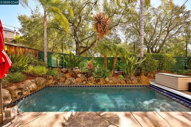 5233 Boulder Ct, Concord, CA 94521