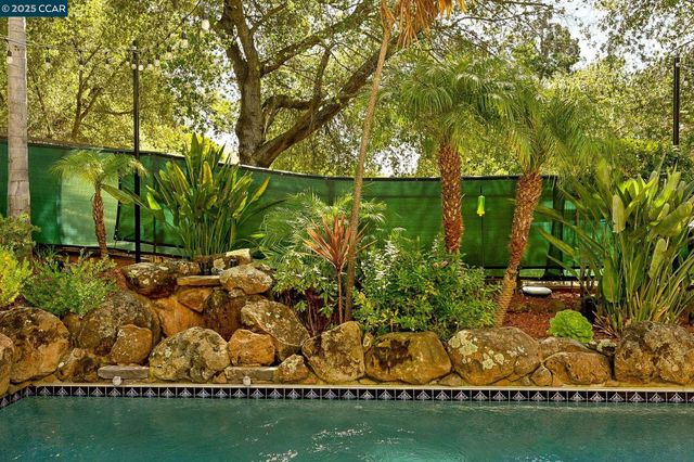 5233 Boulder Ct, Concord, CA 94521