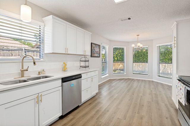 7100 Windhaven Road, North Richland Hills, TX 76182