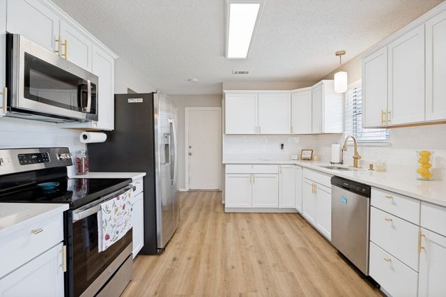 7100 Windhaven Road, North Richland Hills, TX 76182