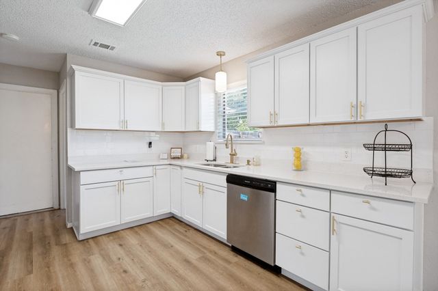 7100 Windhaven Road, North Richland Hills, TX 76182