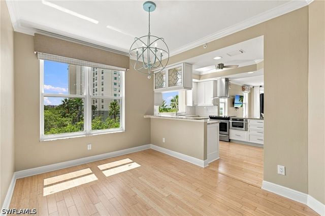 430 Cove Tower DR 501, Naples, FL 34110