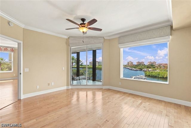430 Cove Tower DR 501, Naples, FL 34110