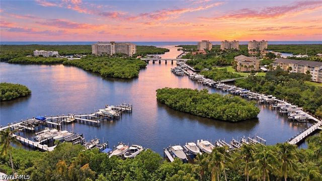 430 Cove Tower DR 501, Naples, FL 34110