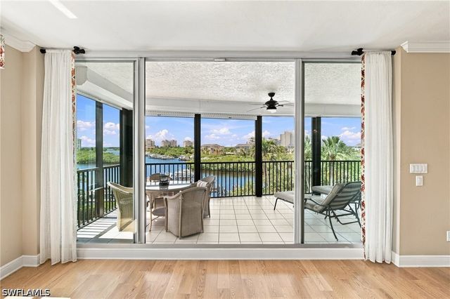 430 Cove Tower DR 501, Naples, FL 34110