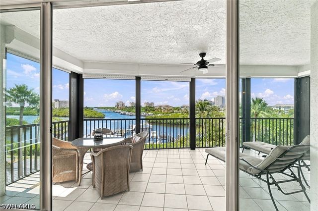 430 Cove Tower DR 501, Naples, FL 34110