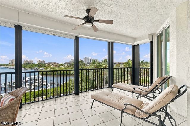 430 Cove Tower DR 501, Naples, FL 34110