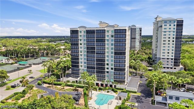 430 Cove Tower DR 501, Naples, FL 34110