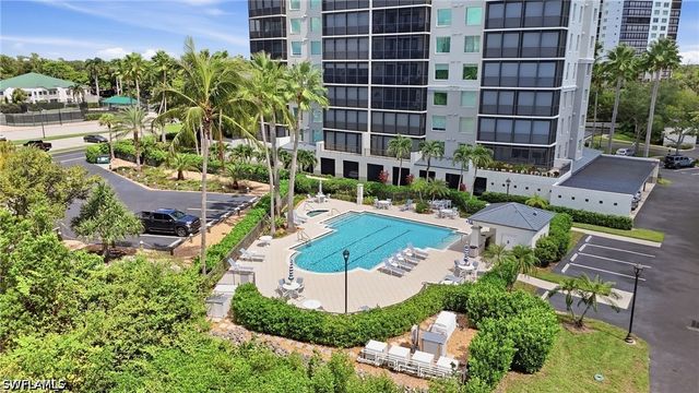 430 Cove Tower DR 501, Naples, FL 34110