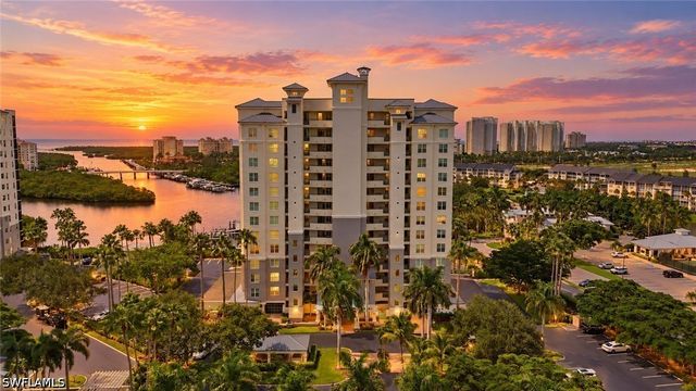 430 Cove Tower DR 501, Naples, FL 34110