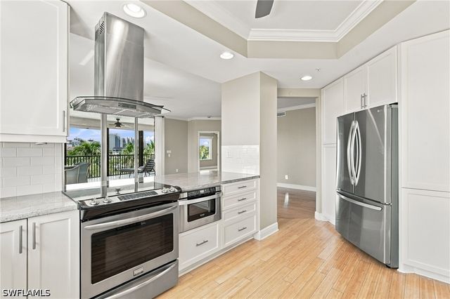 430 Cove Tower DR 501, Naples, FL 34110