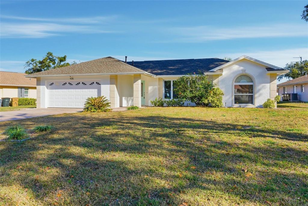 Image 2 of property listing at 935 AMY RIDGE COURT, Kissimmee, FL 34747