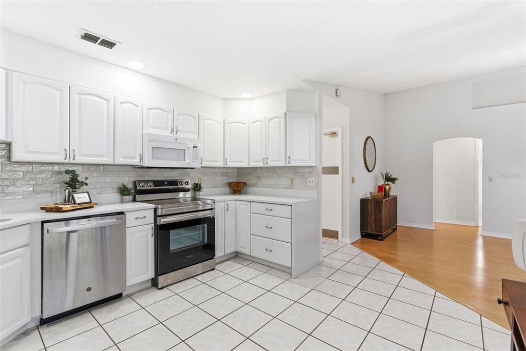 Image 16 of property listing at 935 AMY RIDGE COURT, Kissimmee, FL 34747