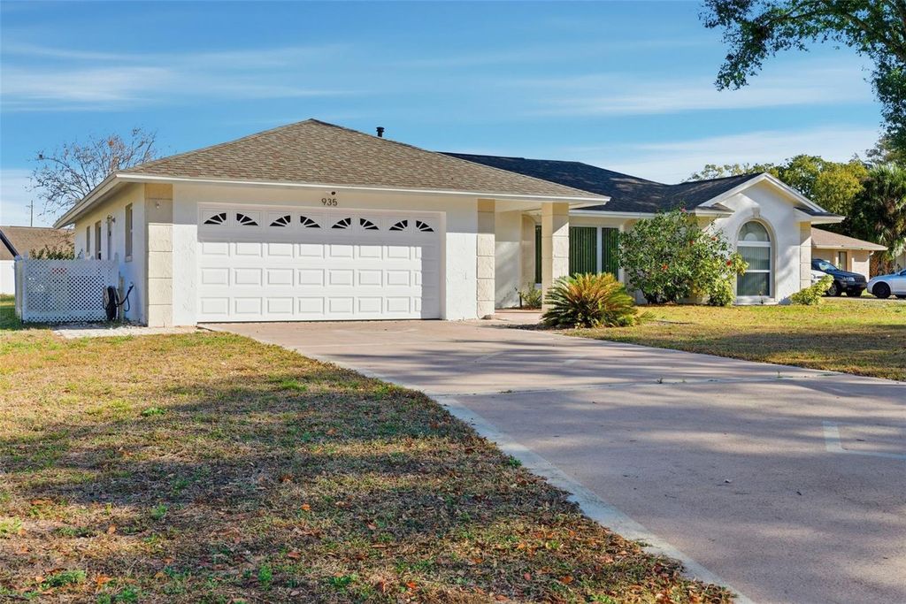 Image 3 of property listing at 935 AMY RIDGE COURT, Kissimmee, FL 34747