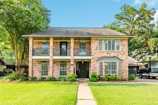 107 Driftwood Drive, Lake Jackson, TX 77566