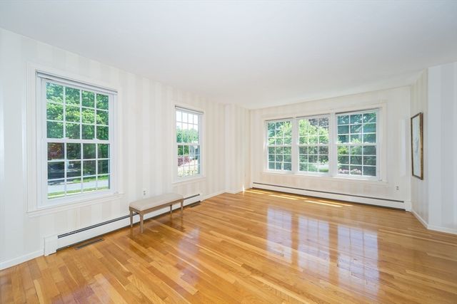157 Rolling Meadow Dr, Holliston, MA 01746