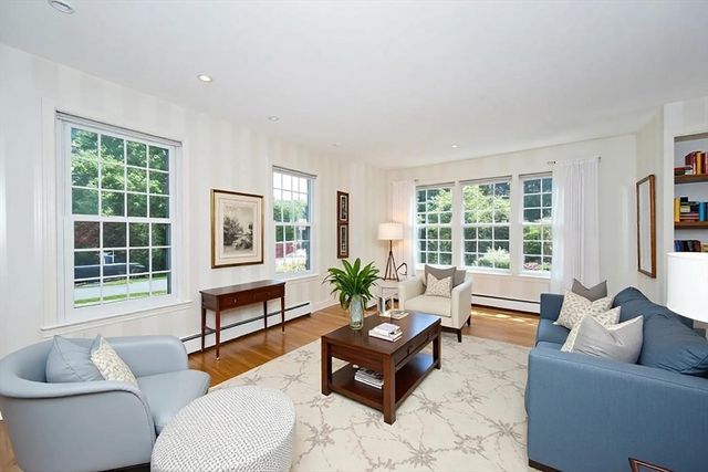 157 Rolling Meadow Dr, Holliston, MA 01746