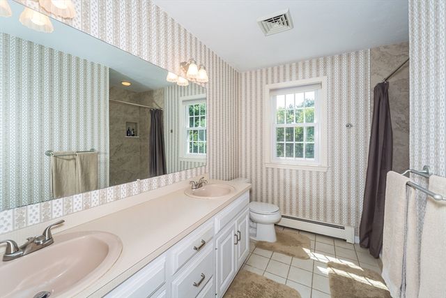 157 Rolling Meadow Dr, Holliston, MA 01746