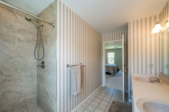 157 Rolling Meadow Dr, Holliston, MA 01746