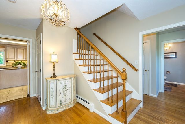 157 Rolling Meadow Dr, Holliston, MA 01746