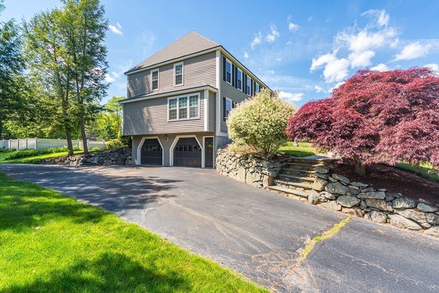 157 Rolling Meadow Dr, Holliston, MA 01746