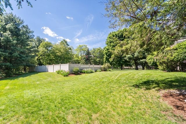 157 Rolling Meadow Dr, Holliston, MA 01746