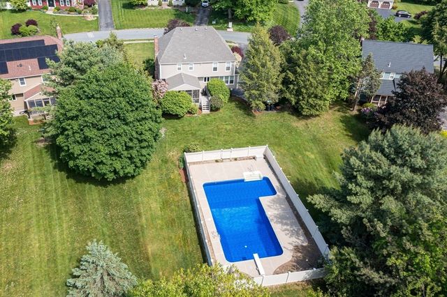 157 Rolling Meadow Dr, Holliston, MA 01746