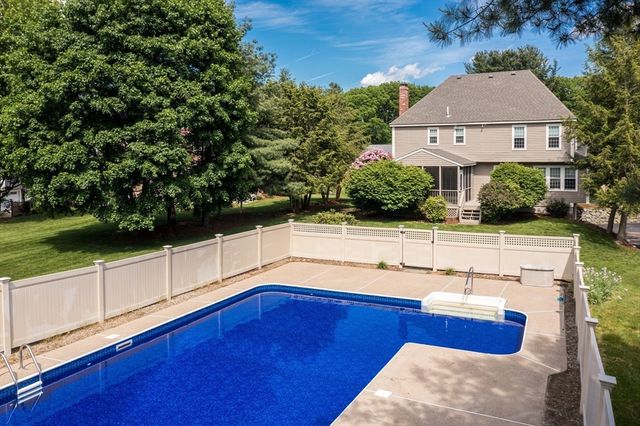 157 Rolling Meadow Dr, Holliston, MA 01746