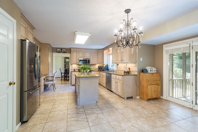 157 Rolling Meadow Dr, Holliston, MA 01746