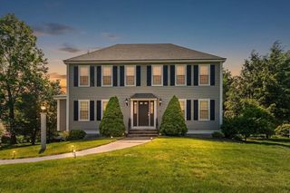 157 Rolling Meadow Dr, Holliston, MA 01746