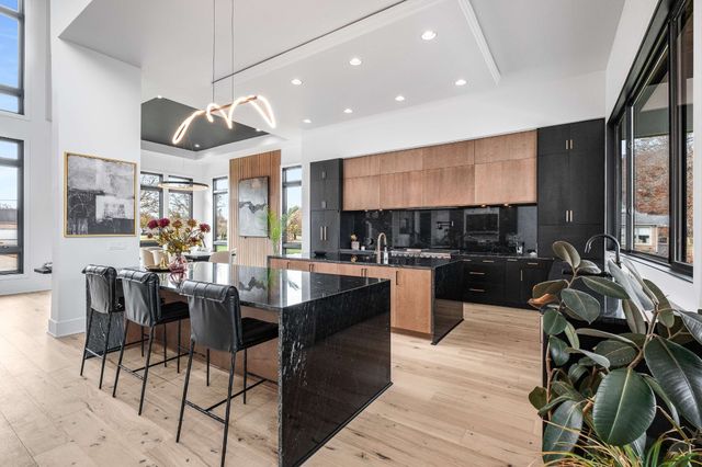 613 Waters Edge Dr, Estill Springs, TN 37330