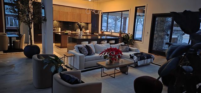 613 Waters Edge Dr, Estill Springs, TN 37330