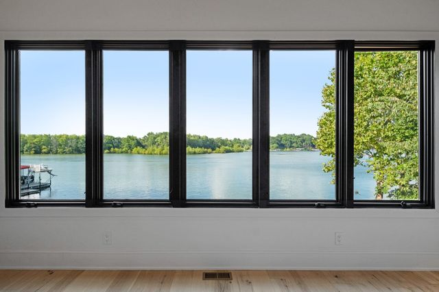 613 Waters Edge Dr, Estill Springs, TN 37330