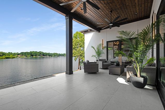 613 Waters Edge Dr, Estill Springs, TN 37330