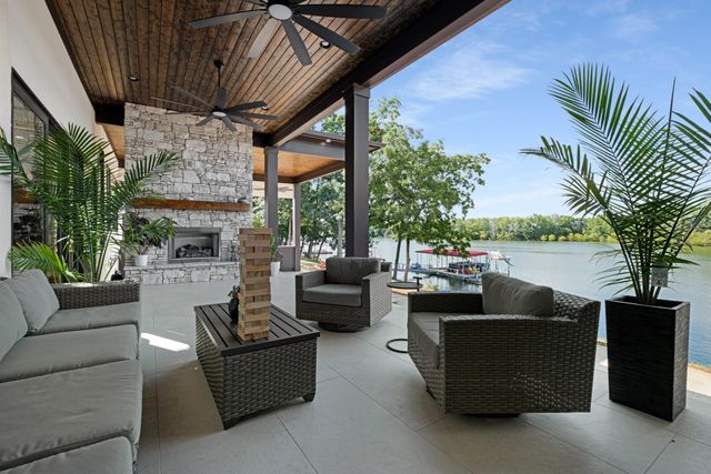 613 Waters Edge Dr, Estill Springs, TN 37330