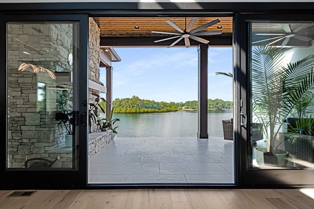 613 Waters Edge Dr, Estill Springs, TN 37330