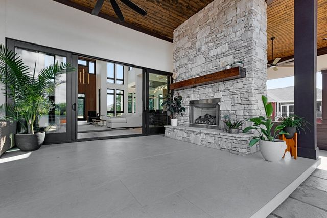 613 Waters Edge Dr, Estill Springs, TN 37330