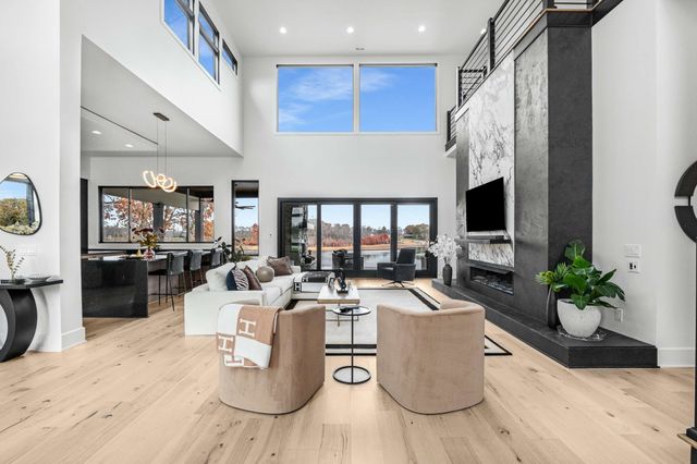 613 Waters Edge Dr, Estill Springs, TN 37330