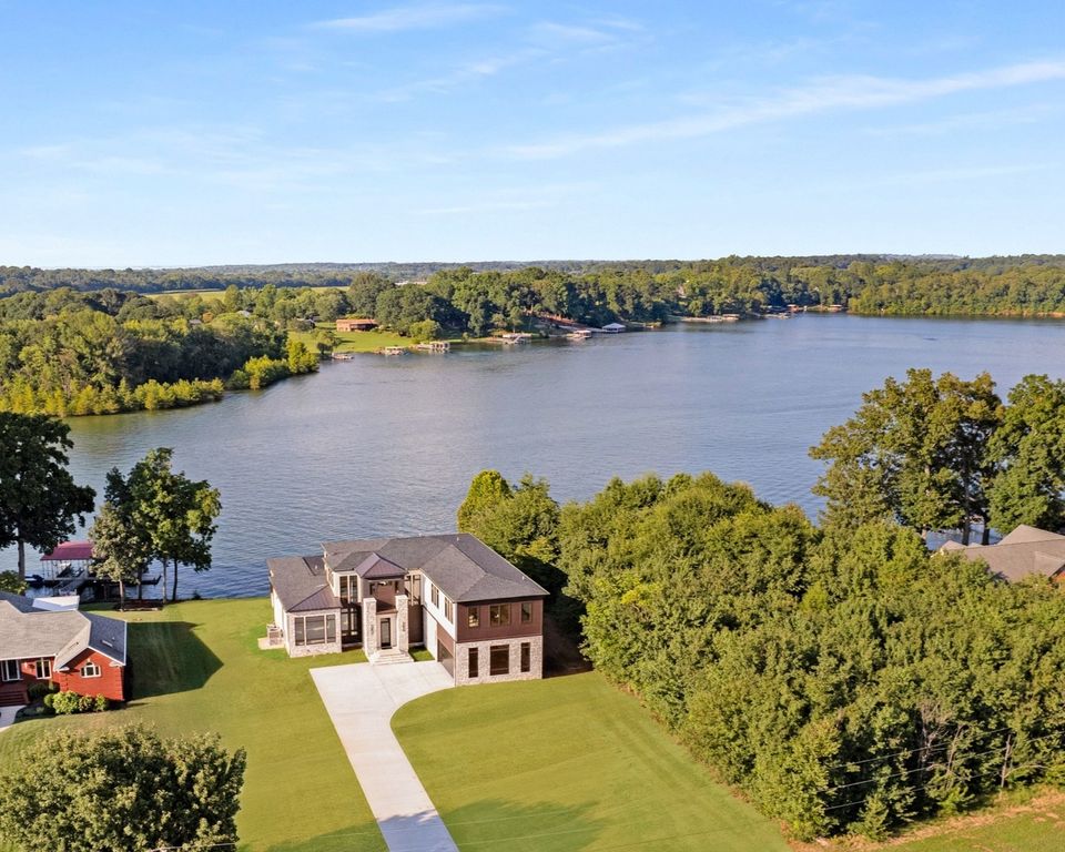 613 Waters Edge Dr, Estill Springs, TN 37330