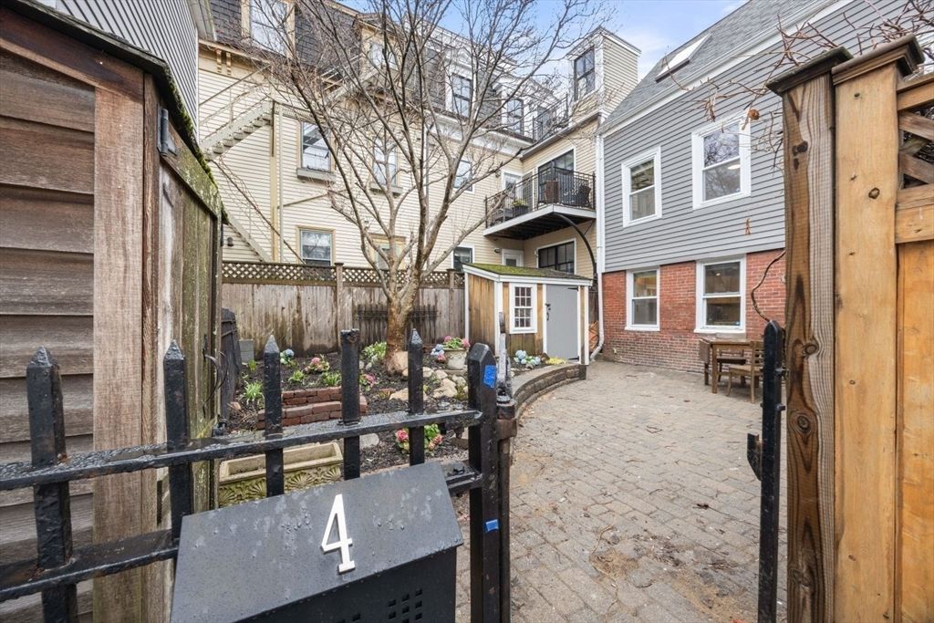 4 Mead Street Ct 0, Boston, MA 02129