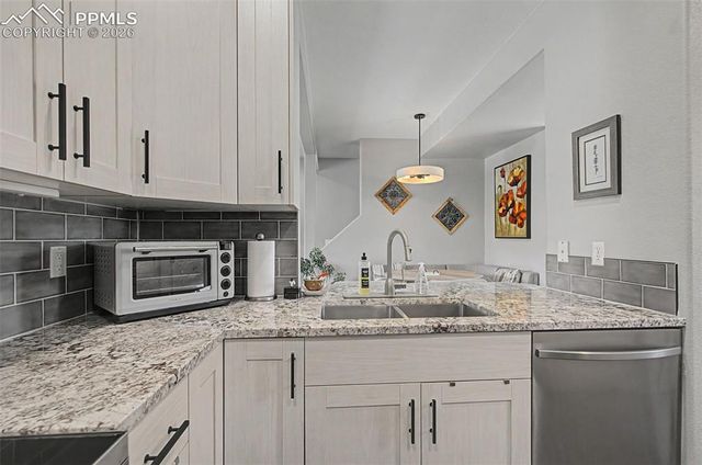 3986 Star View, Colorado Springs, CO 80907